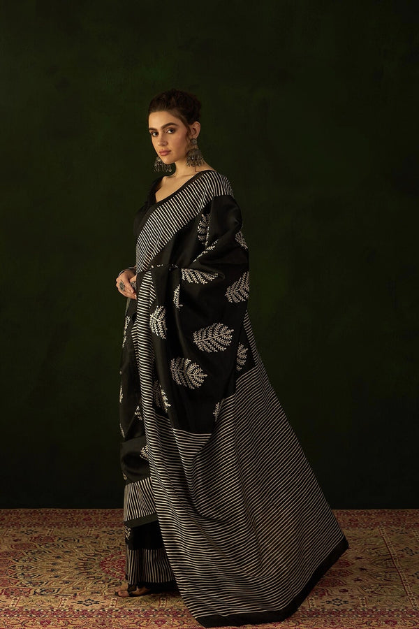 Womaniya Bhagalpuri – Draped in Natural Grace