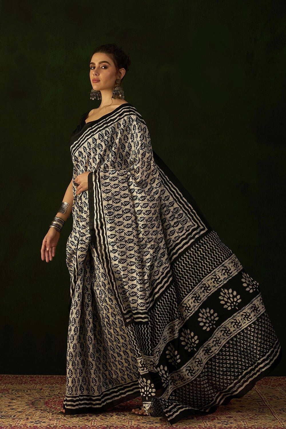Womaniya Bhagalpuri – Draped in Natural Grace
