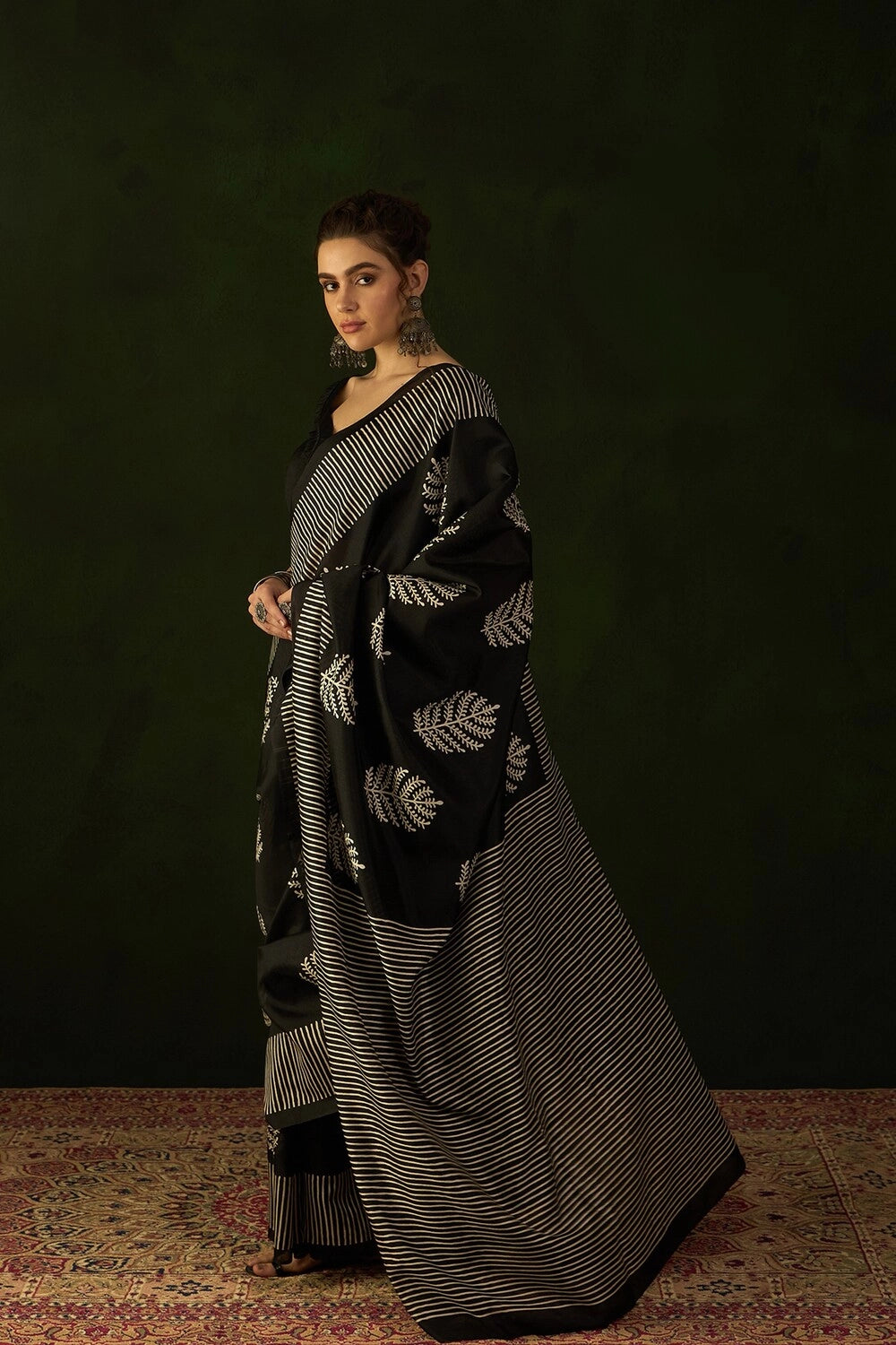 Womaniya Bhagalpuri – Draped in Natural Grace