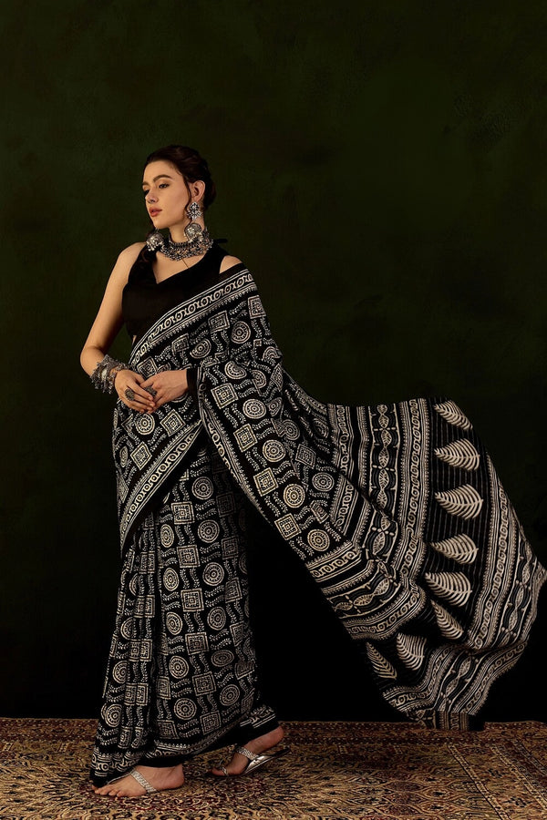 Womaniya Bhagalpuri – Draped in Natural Grace