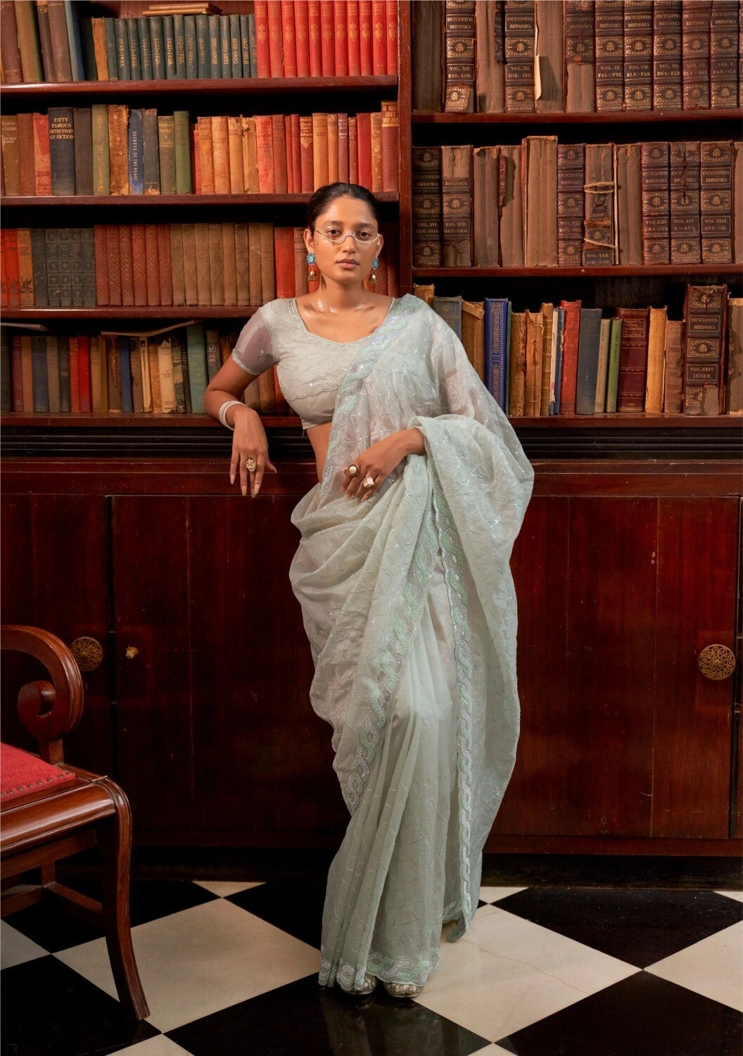 GayatriDevi Saree – Timeless Grace, Woven for Queens