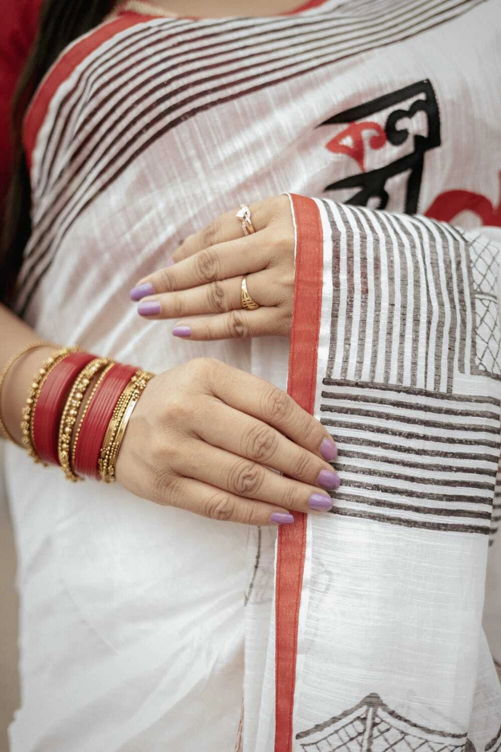 Red & White Contrast Soft Linen Cotton Saree with Unique Design